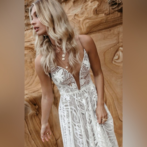 Lovers Society LEVI Wedding Gown - Picture 2 of 9